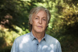 Paul McCartney publica un libro con imágenes inéditas tomadas por el músico.
